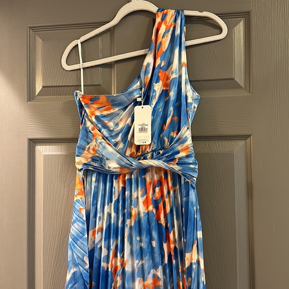 One shoulder gingham and heels dress. NWT - Picture 4 of 10